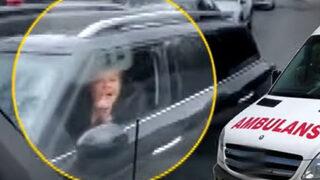 Yer: İstanbul! Kadın sürücü ambulansın önünü kesti, dakikalarca yol vermedi