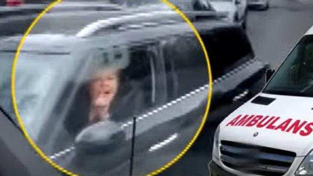 Yer: İstanbul! Kadın sürücü ambulansın önünü kesti, dakikalarca yol vermedi