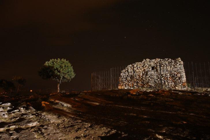 Yer: Siirt! 'Işık Hadisesi'ni görebilmek için akın ettiler... Güneş onun mezarına doğuyor G3