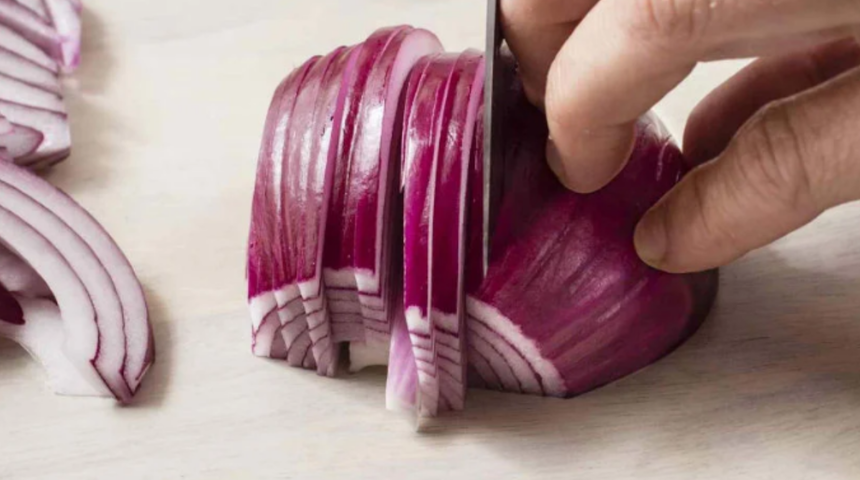 Sakın bu şekilde yemeyin! Soğanın acısı en kolay şekilde nasıl alınır?