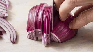 Sakın bu şekilde yemeyin! Soğanın acısı en kolay şekilde nasıl alınır?