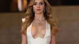 Sadakatsiz'in Derin'i Melis Sezen'den bacak dekolteli paylaşım! Yere oturup poz verdi: Bu ne güzellik