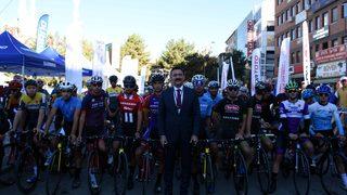 Türkiye Bisiklet Şampiyonası 7. Etap Puanlı Yol Yarışları Kırıkkale'de başladı