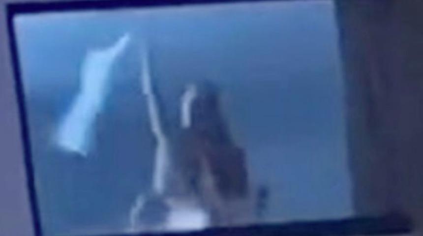 Yemek yerken bir anda karşılarında cinsel ilişkiye giren çifti gördüler! “Perdeleri kapatın dedik ama çok geçti”