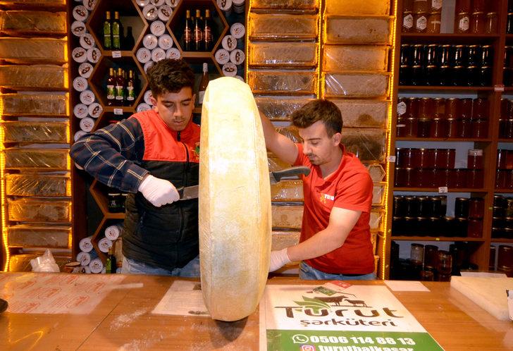 Kars'ta sezonun ilk gravyeri tezgahlardaki yerini saz eşliğinde aldı G4