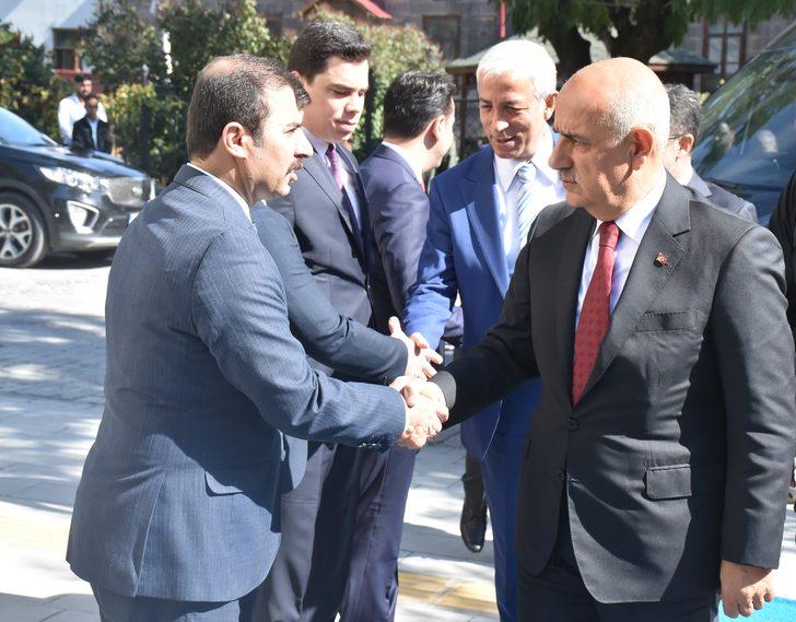 Tarım ve Orman Bakanı Vahit Kirişci, Kars Valiliğini ziyaret etti G1