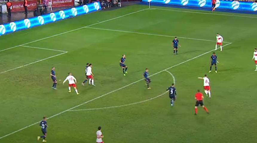 Lüksemburg karşısında skandalın eşiğinden dönüldü! İsmail Yüksek sahneye çıktı ve...