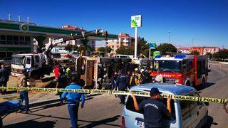 Ankara'da devrilen kamyonun altında kalan acil tıp teknikeri öldü