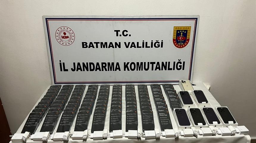Batman'da gümrük kaçağı 103 cep telefonu ele geçirildi