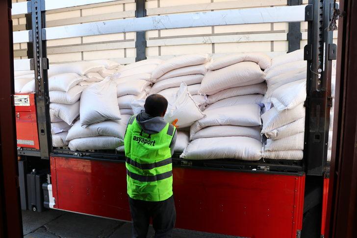 Ukrayna'dan Tekirdağ'a getirilen gıda ürünleri gemiyle Afrika ve Uzak Doğu ülkelerine gönderiliyor G2