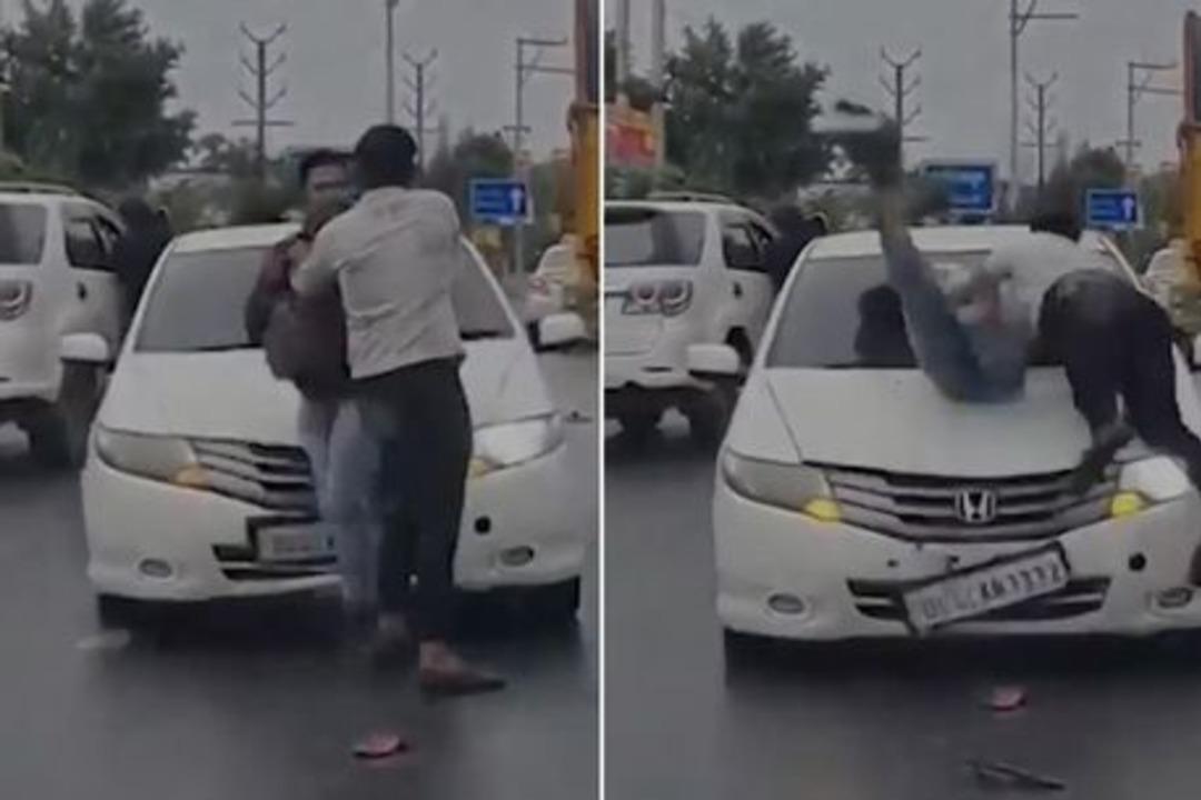 Okulun &ouml;n&uuml;nde kavga &ccedil;ıktı! 20 kişilik tartışan grubu &ccedil;arpan araba bile durduramadı... Kalkıp yumruklaşmaya devam ettiler