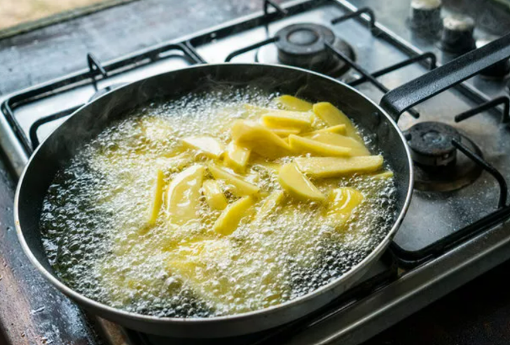 Sanıldığı kadar zor değil! Kızartmaların yağ çekmemesi için bunları uygulayın G3