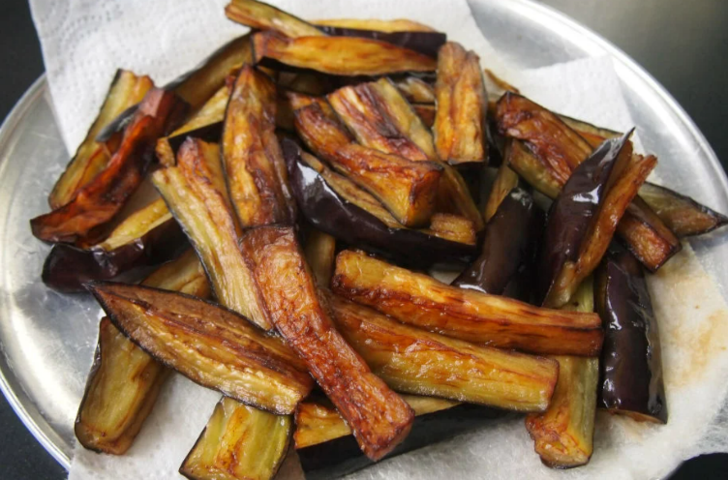 Sanıldığı kadar zor değil! Kızartmaların yağ çekmemesi için bunları uygulayın G4