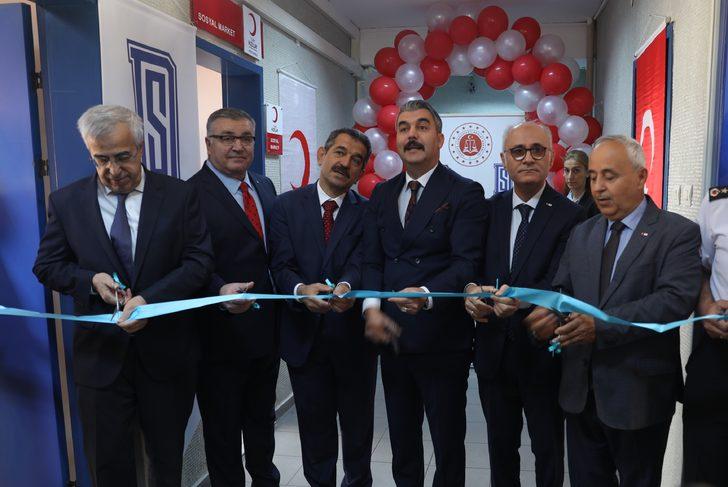 Kırklareli'nde ihtiyaç sahibi hükümlüler için "Kızılay Sosyal Butik" açıldı G5