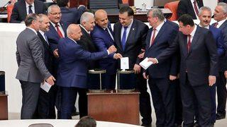 CHP ve HDP'den HSK protestosu! Oy kullanmadılar