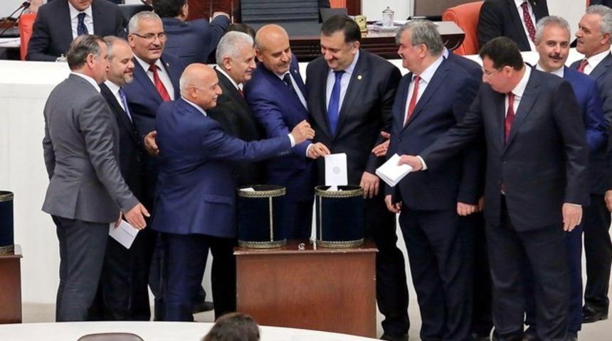 CHP ve HDP'den HSK protestosu! Oy kullanmadılar