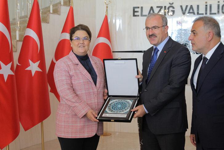 Aile ve Sosyal Hizmetler Bakanı Yanık, Elazığ'da gaziler ve şehit aileleri ile bir araya geldi: G2