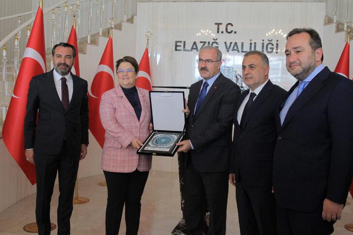 Aile ve Sosyal Hizmetler Bakanı Yanık, Elazığ'da gaziler ve şehit aileleri ile bir araya geldi: G3