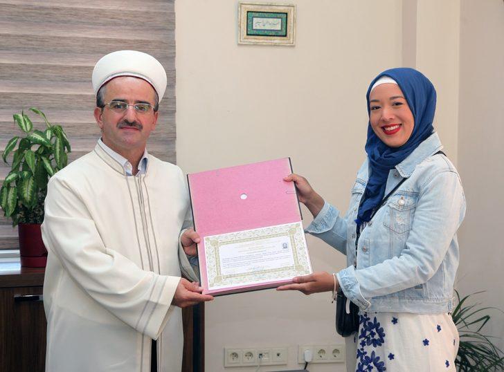 Panama vatandaşı kadın Müslüman olup Ayşe ismini aldı G2