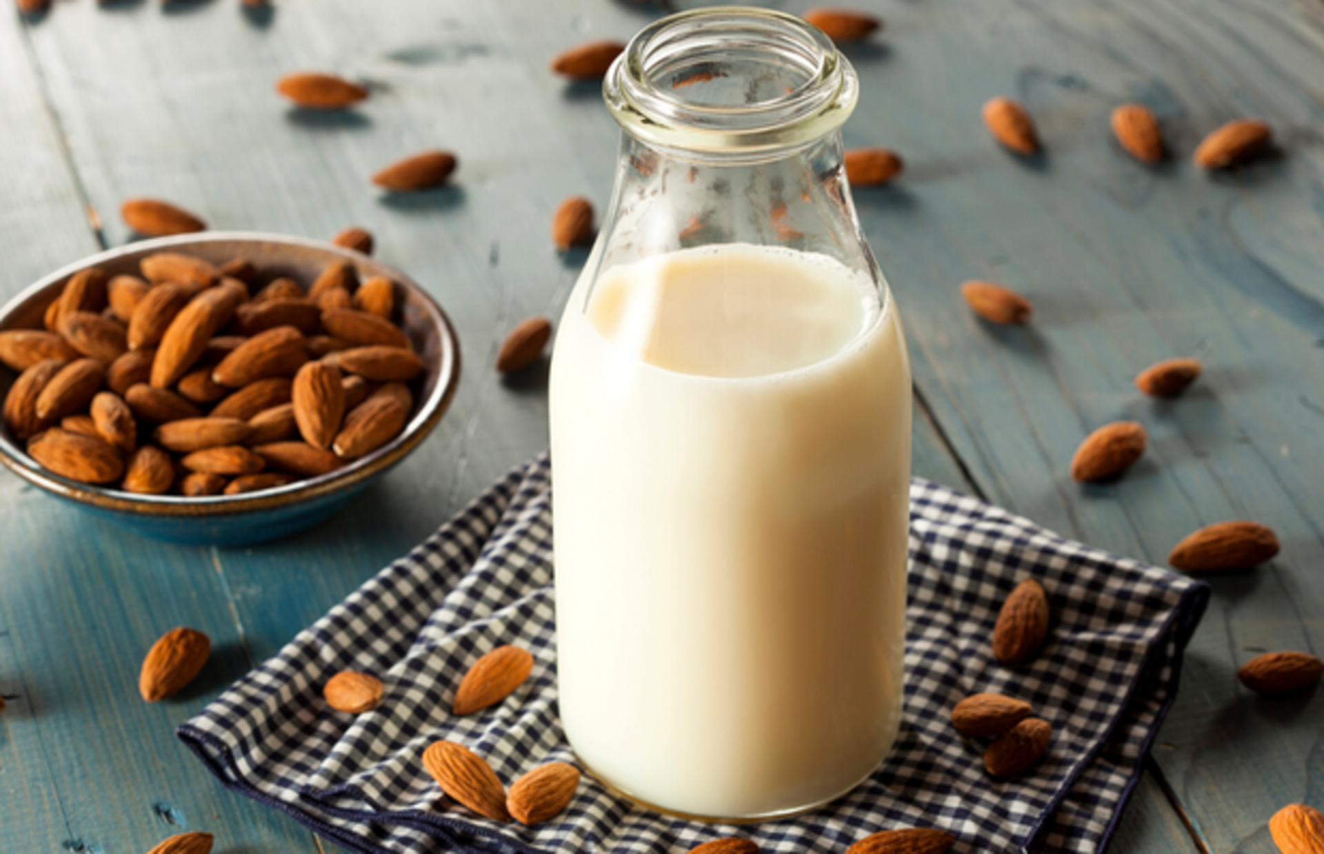 Sağlıklı beslenmek isteyenler için olmazsa olmaz en iyi badem sütü markaları