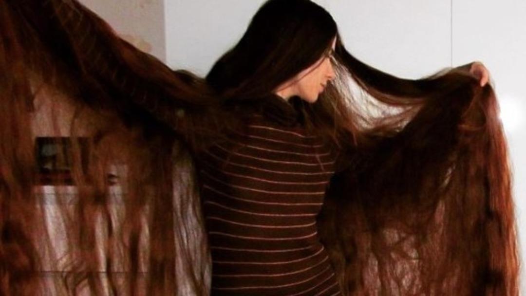 D&uuml;nya bu kızın sa&ccedil;larını konuşuyor!