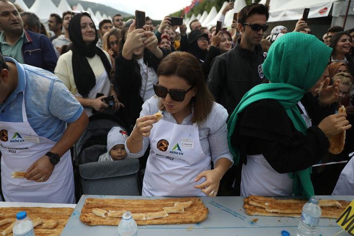 Bursa Gastronomi Festivali'nde "En uzun börek yeme yarışması" düzenlendi G3
