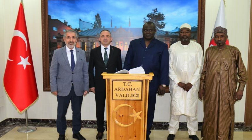 Çadlı Bakan Waıdou, Ardahan Valisi Öner'i ziyaret etti