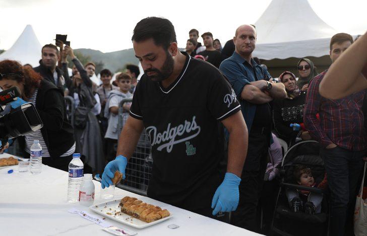 Bursa Gastronomi Festivali'nde "Baklava Yeme Yarışması" düzenlendi G4
