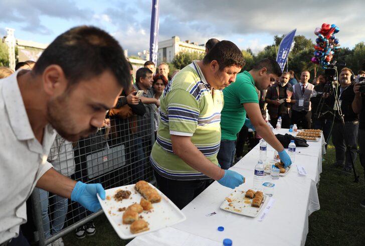 Bursa Gastronomi Festivali'nde "Baklava Yeme Yarışması" düzenlendi G5