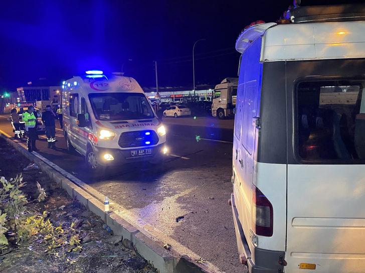 Düzce'de öğrenci servisi ile minibüs çarpıştı 6'sı öğrenci 8 kişi yaralandı G3
