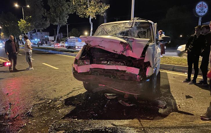 Düzce'de öğrenci servisi ile minibüs çarpıştı 6'sı öğrenci 8 kişi yaralandı G4