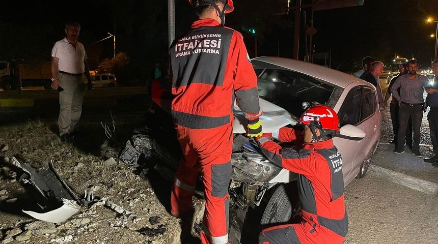 Muğla'da iki otomobilin çarpıştığı kazada 2 kişi yaralandı