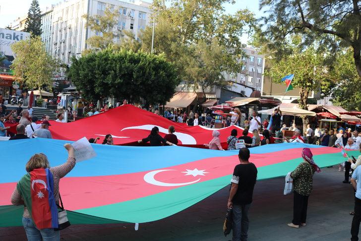 Antalya'da yaşayan Azerbaycanlılar Ermenistan'a tepki gösterdi G4