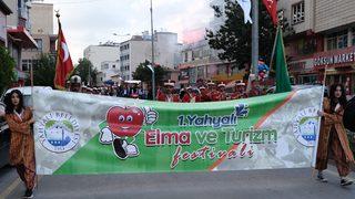 Kayseri'de Yahyalı Elma ve Turizm Festivalinin ilki yapıldı