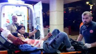 Şehrin göbeğinde iki grubun kanlı hesaplaşması! Yumruk, tekme, sopa, bıçak: Yaralılar var