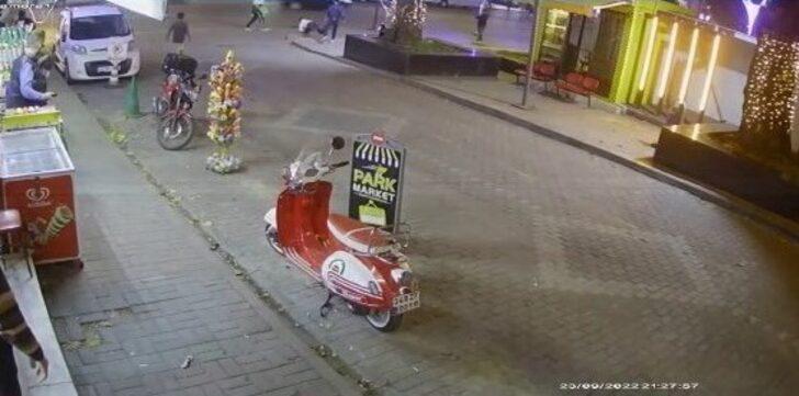 Şehrin göbeğinde iki grubun kanlı hesaplaşması! Yumruk, tekme, sopa, bıçak: Yaralılar var G3