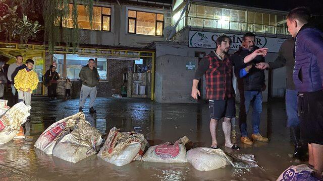 Zonguldak'ta sağanak nedeniyle Ilıksu Deresi taştı