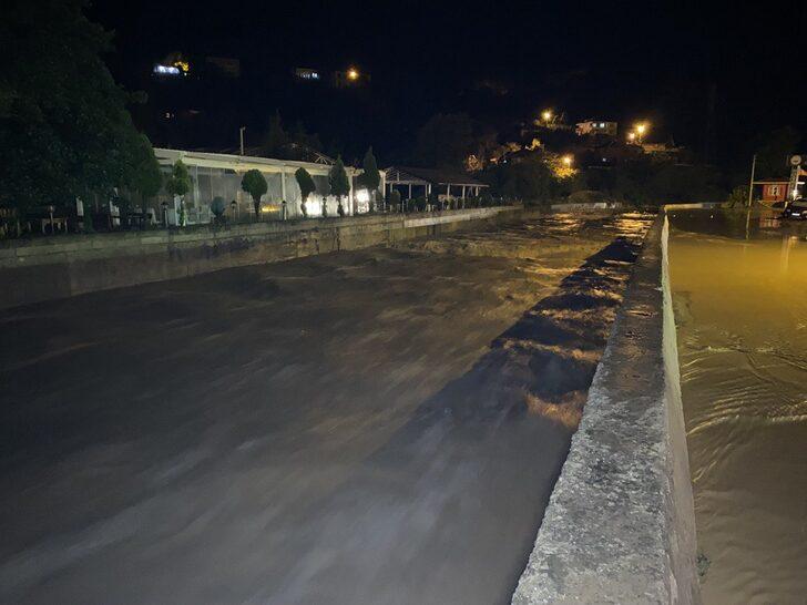 Zonguldak'ta sağanak nedeniyle Ilıksu Deresi taştı G3