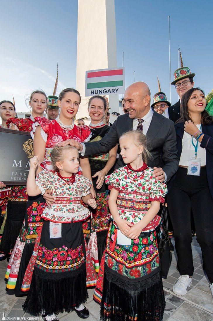 İzmir'de 16. Balkanlılar Halk Dansları ve Kültür Festivali başladı G2