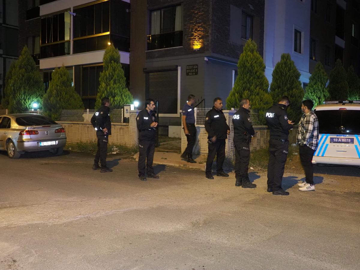 Balıkesir'de komşular arasında &ccedil;ıkan kavgada bı&ccedil;aklanan baba ile oğlu &ouml;ld&uuml;