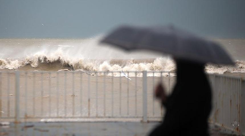 Meteoroloji'den 13 il için 'sarı' uyarı! Fırtına ve sağanak geliyor...