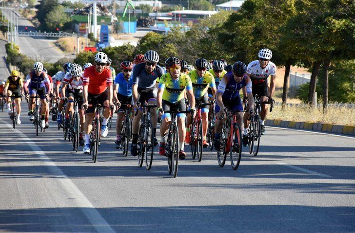 Türkiye Bisiklet Şampiyonası 7. Etap Puanlı Yol Yarışları sürüyor G1