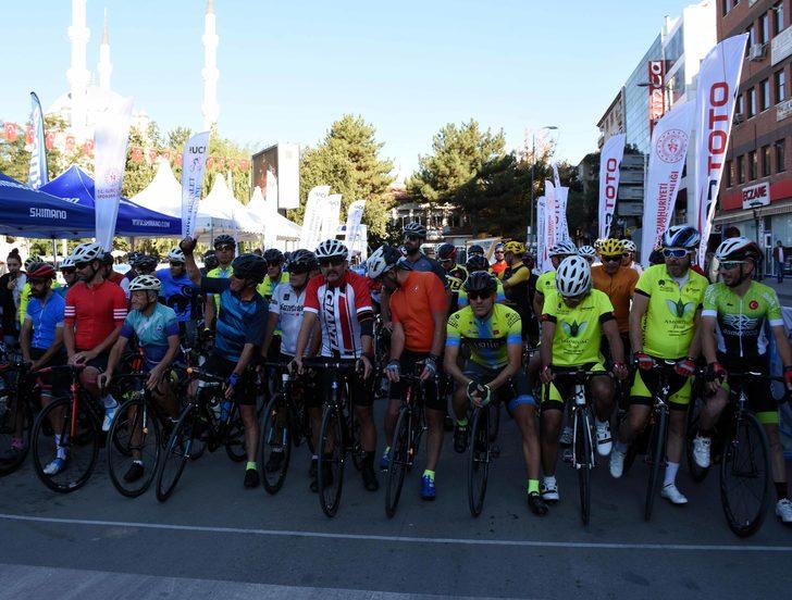 Türkiye Bisiklet Şampiyonası 7. Etap Puanlı Yol Yarışları sürüyor G5