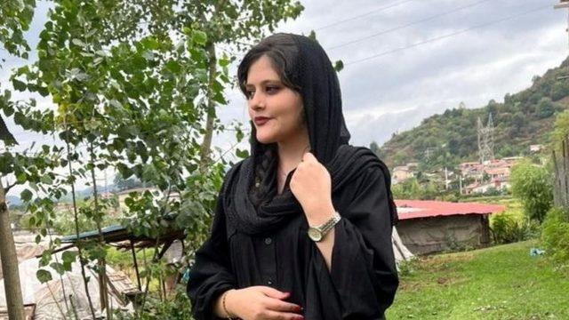 İran Mahsa Amini için ayakta! Protesto dalgası büyüyor: Halk milislerin yuvasını ateşe verdi