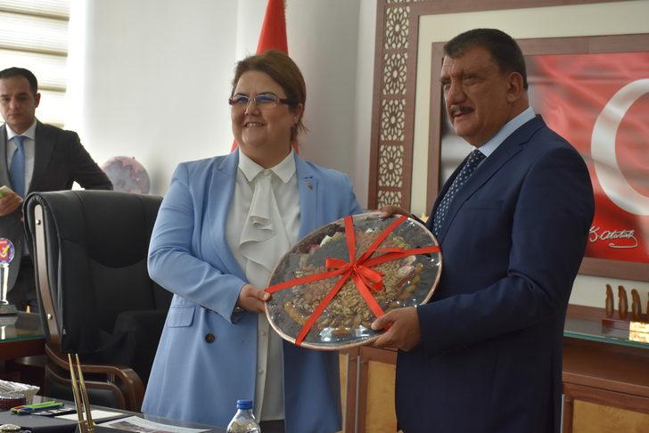 Aile ve Sosyal Hizmetler Bakanı Yanık, Malatya'da ziyaretlerde bulundu G5