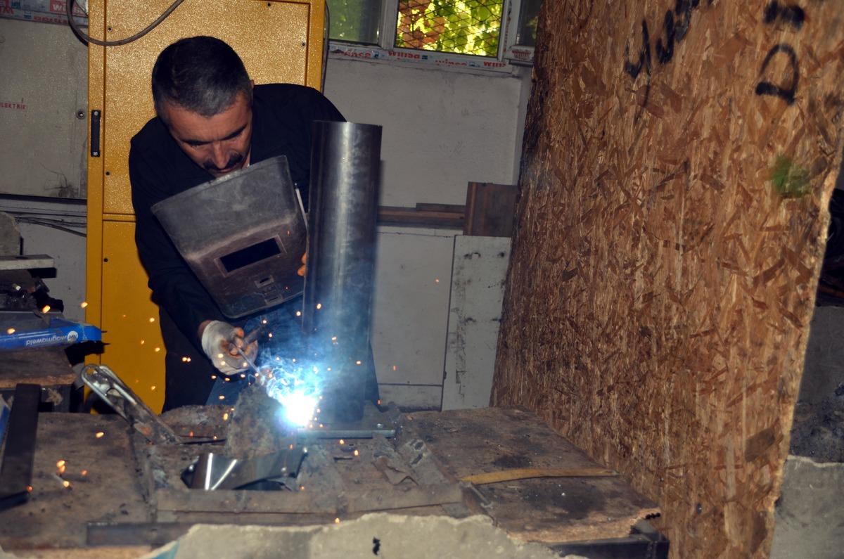 Muş'ta k&ouml;y okullarının basketbol potaları meslek lisesinde &uuml;retiliyor