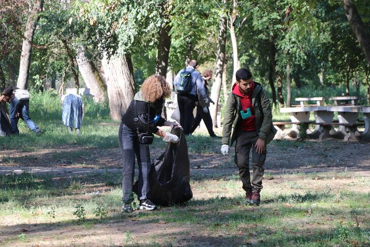 Türk, Yunan ve Bulgar gençler Meriç kıyısındaki ormanda çevre temizliği yaptı G2