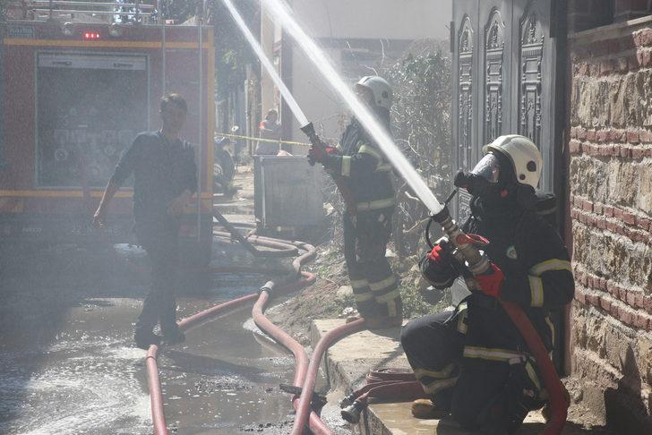 Edirne'de 3 katlı ahşap binada çıkan yangın söndürüldü G2