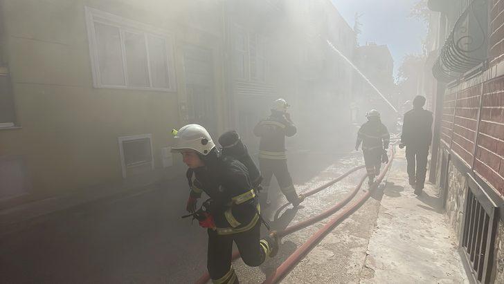 Edirne'de 3 katlı ahşap binada çıkan yangın söndürüldü G4