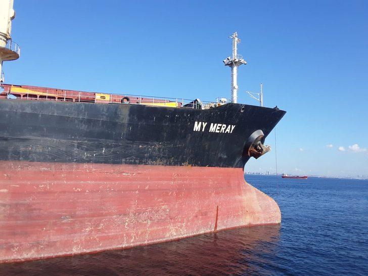 GÜNCELLEME - İstanbul Boğazı'nın girişinde arızalanan yük gemisi Ahırkapı'ya emniyetle demirletildi G2